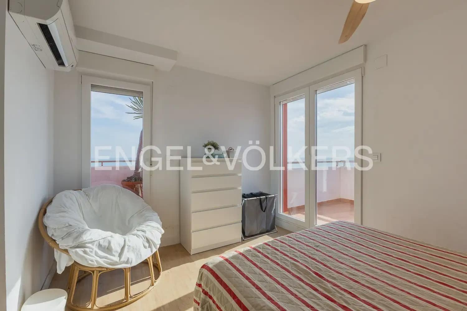 Ático de 3 habitaciones en Gandia en venta - 590.000 € (Ref: 9898329)