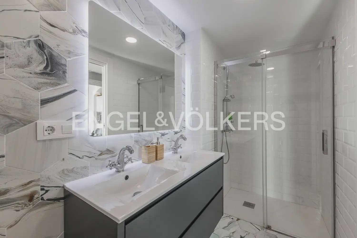 Ático de 3 habitaciones en Gandia en venta - 590.000 € (Ref: 9898329)