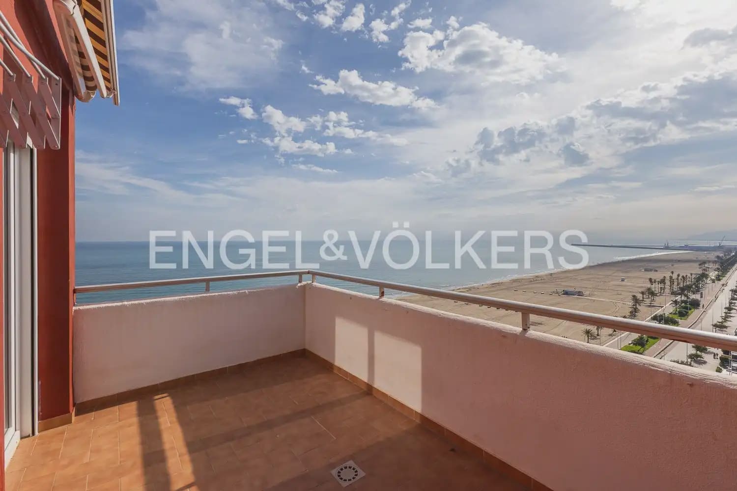 Ático de 3 habitaciones en Gandia en venta - 590.000 € (Ref: 9898329)