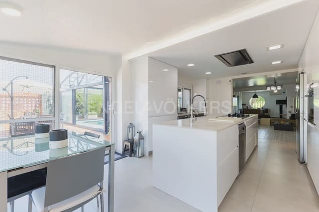 4 Zimmer Villa zu verkaufen in Torrent mit Garage - 899.000 € (Ref: 9898330)