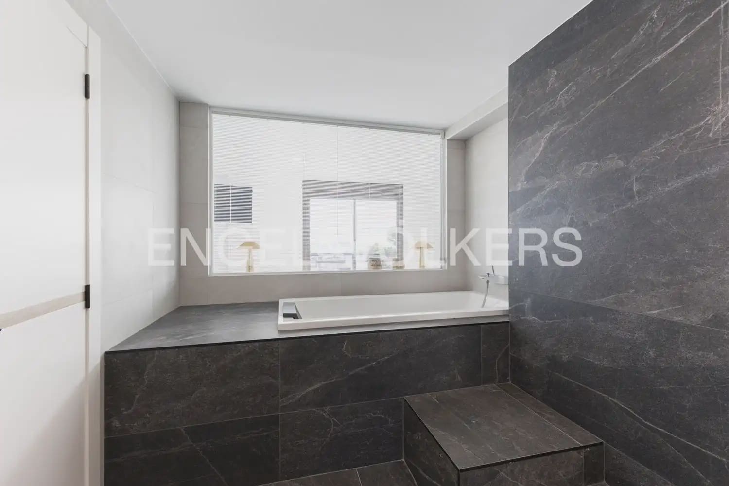 4 sovrum Takvåning till salu i Alcala de Xivert - 950 000 € (Ref: 9898332)