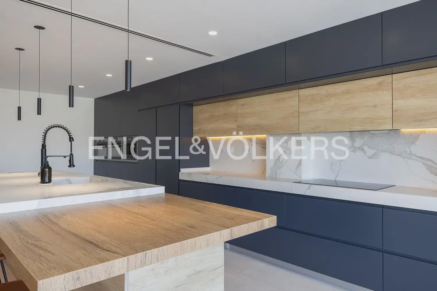 5 bedroom Villa for sale in Real with pool garage - € 830,000 (Ref: 9898333)