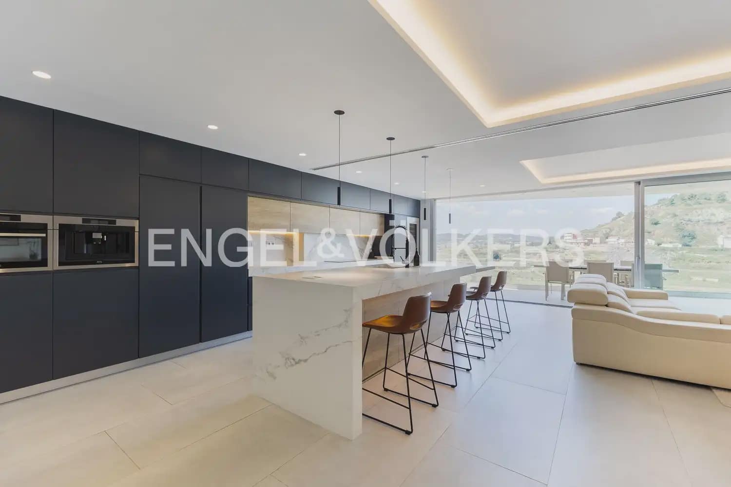 5 bedroom Villa for sale in Real with pool garage - € 830,000 (Ref: 9898333)