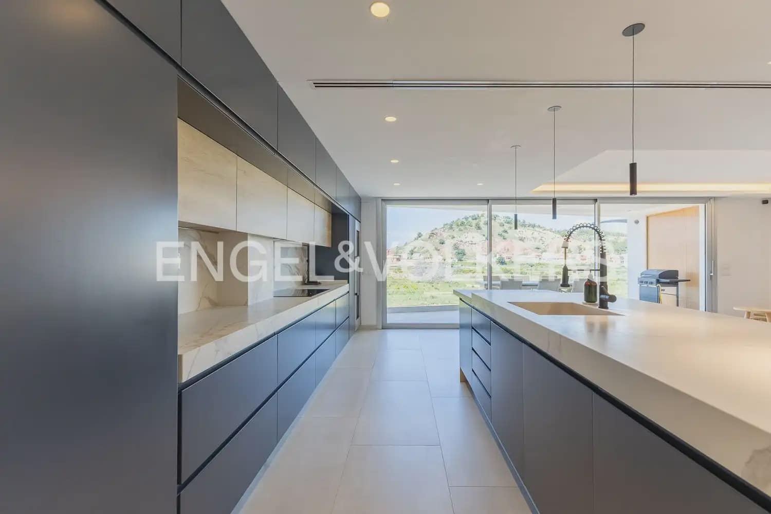 5 bedroom Villa for sale in Real with pool garage - € 830,000 (Ref: 9898333)