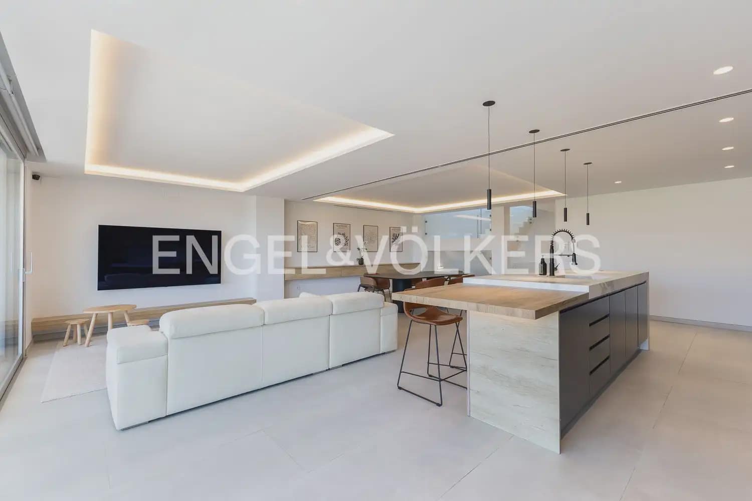 5 bedroom Villa for sale in Real with pool garage - € 830,000 (Ref: 9898333)