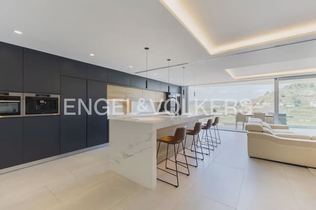 5 bedroom Villa for sale in Real with pool garage - € 830,000 (Ref: 9898333)