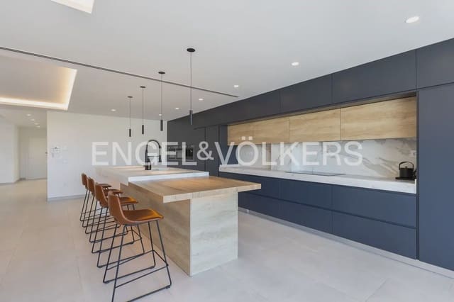5 bedroom Villa for sale in Real with pool garage - € 830,000 (Ref: 9898333)