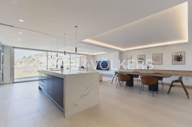 5 bedroom Villa for sale in Real with pool garage - € 830,000 (Ref: 9898333)