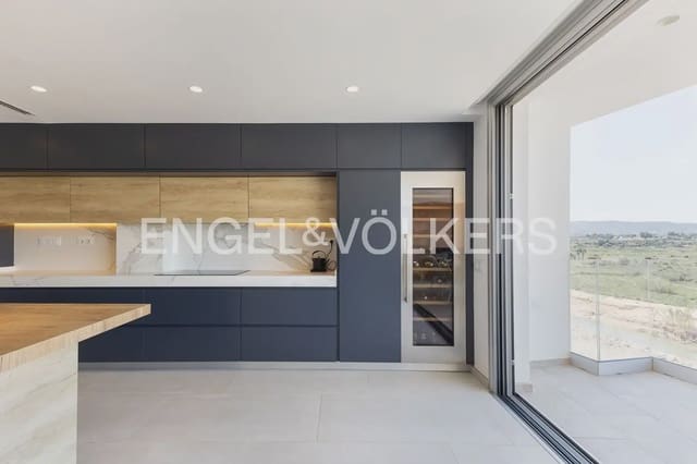 5 bedroom Villa for sale in Real with pool garage - € 830,000 (Ref: 9898333)