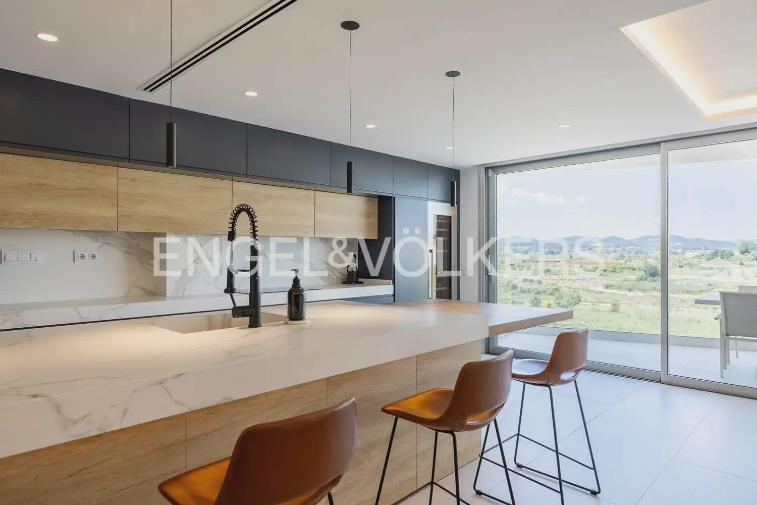 5 bedroom Villa for sale in Real with pool garage - € 830,000 (Ref: 9898333)