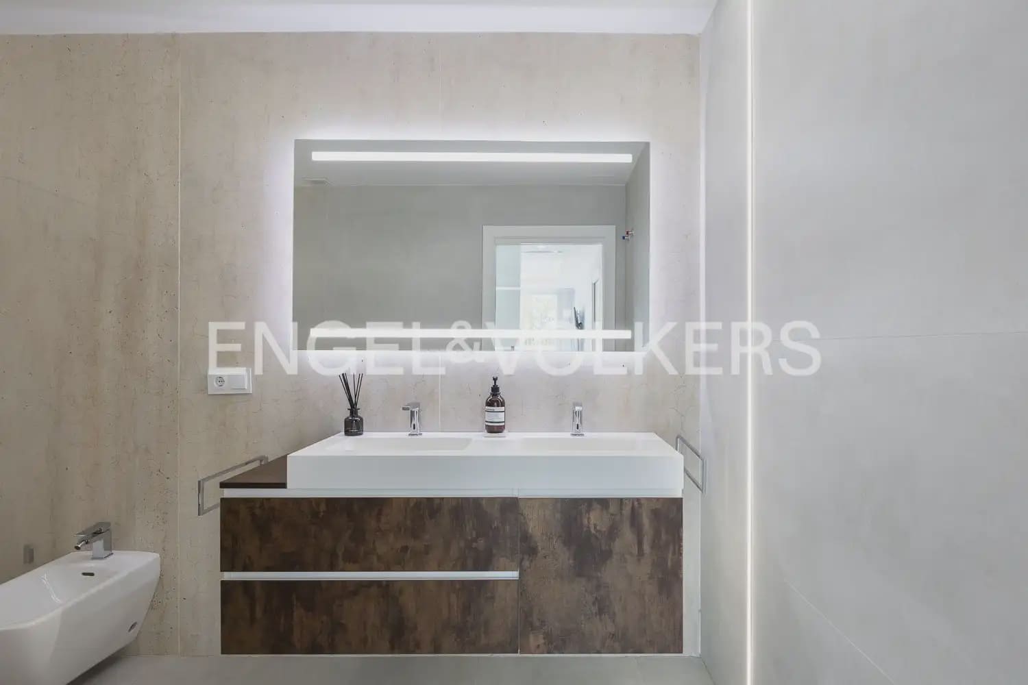5 bedroom Villa for sale in Real with pool garage - € 830,000 (Ref: 9898333)