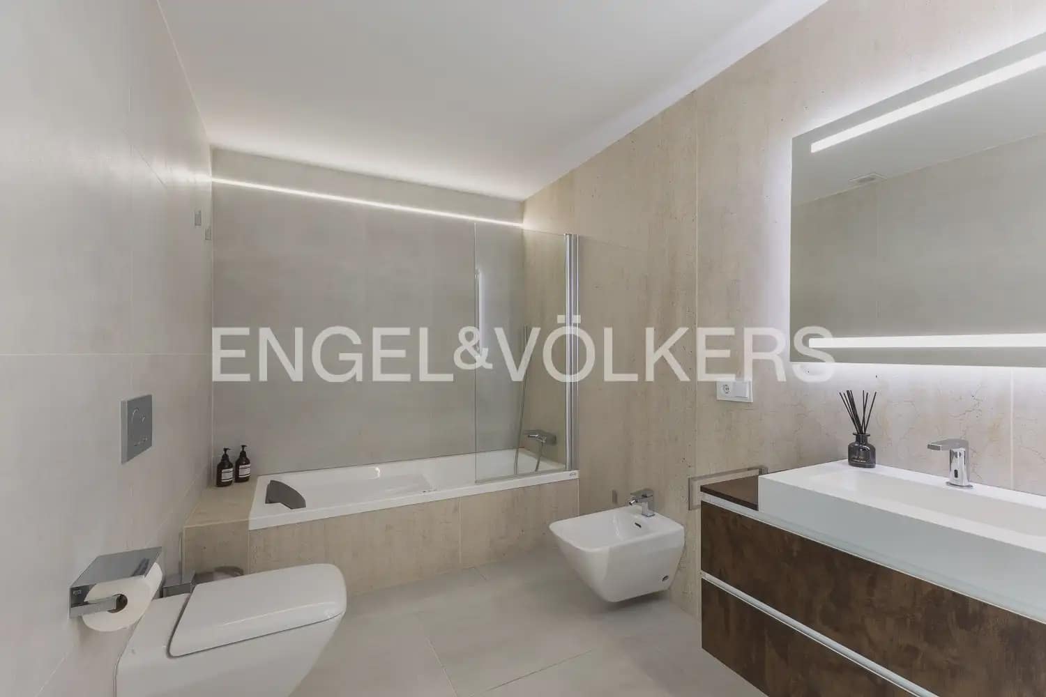 5 bedroom Villa for sale in Real with pool garage - € 830,000 (Ref: 9898333)