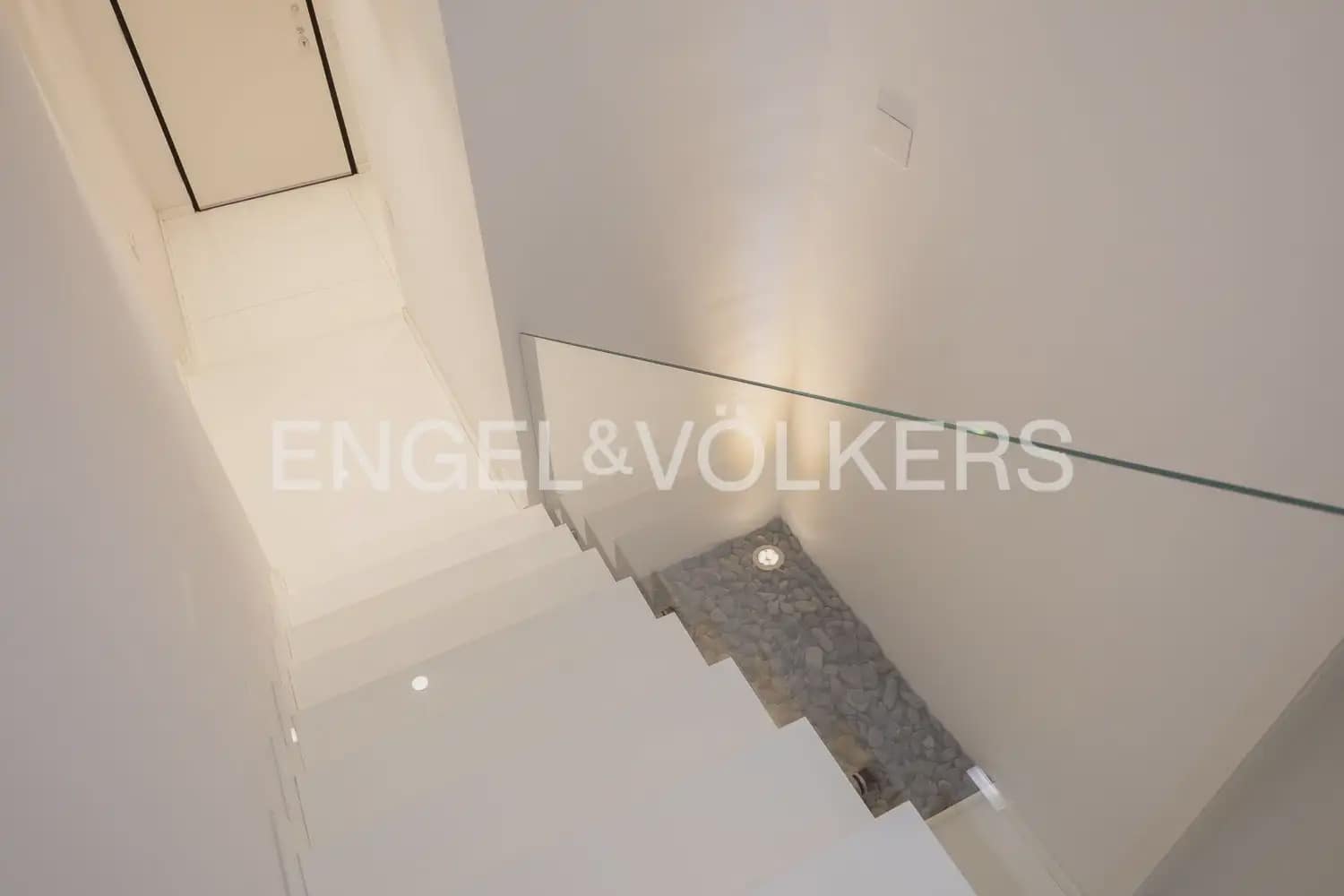 5 bedroom Villa for sale in Real with pool garage - € 830,000 (Ref: 9898333)