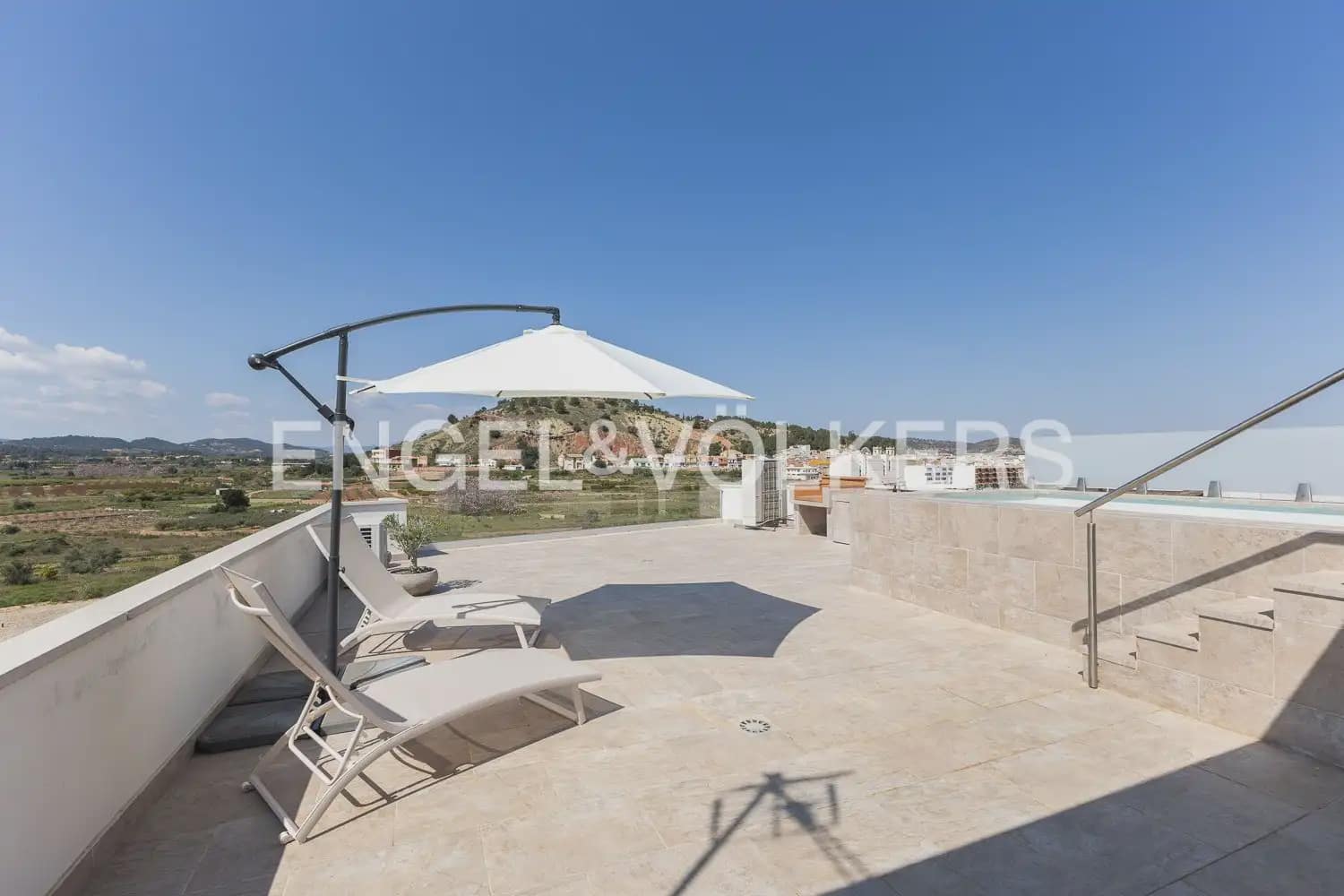 5 bedroom Villa for sale in Real with pool garage - € 830,000 (Ref: 9898333)