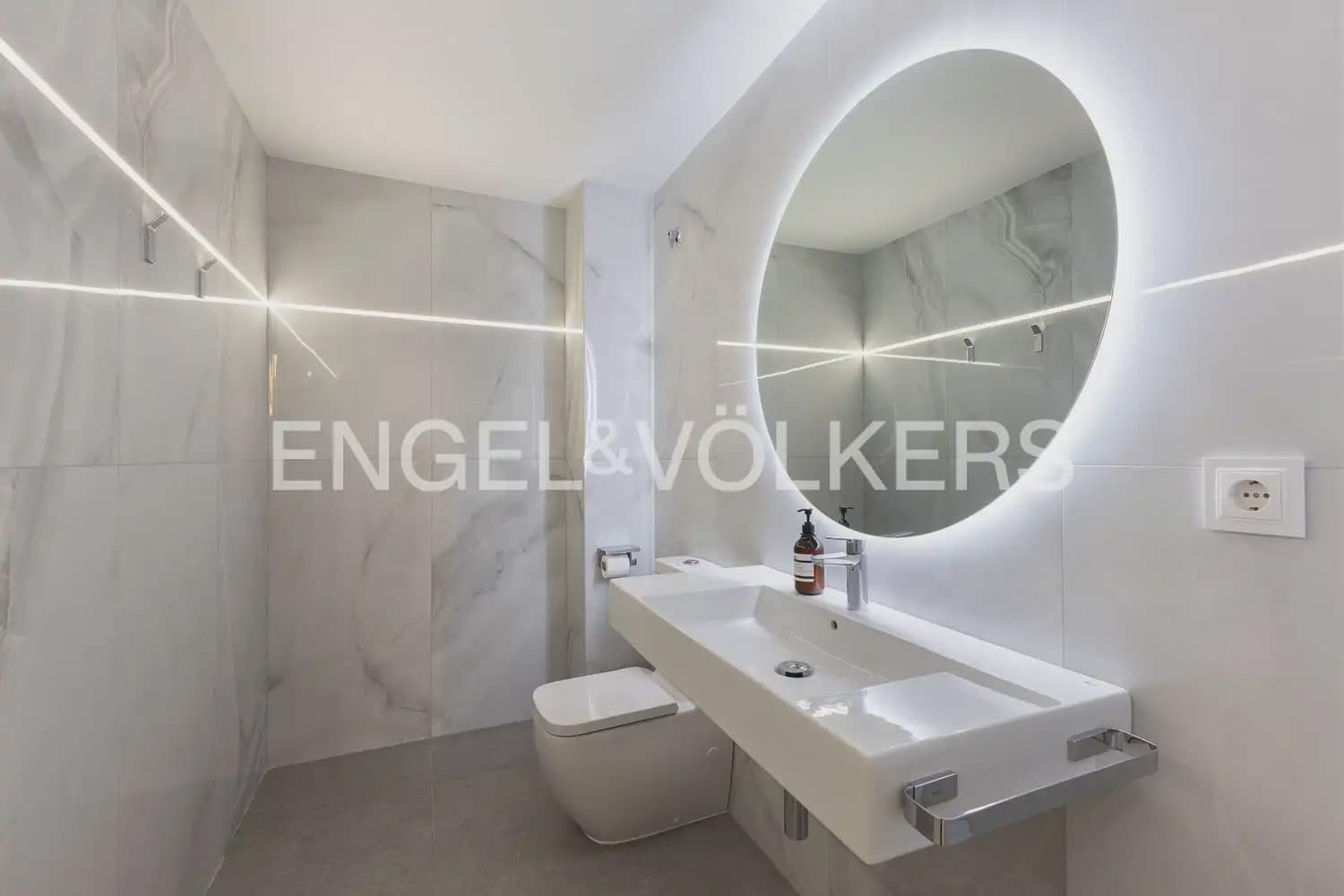 5 bedroom Villa for sale in Real with pool garage - € 830,000 (Ref: 9898333)
