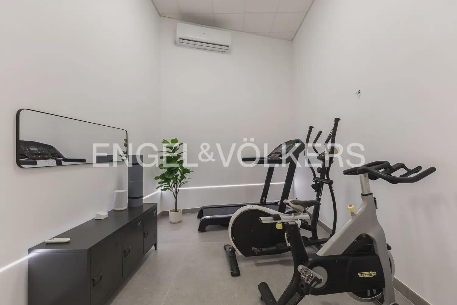 5 bedroom Villa for sale in Real with pool garage - € 830,000 (Ref: 9898333)
