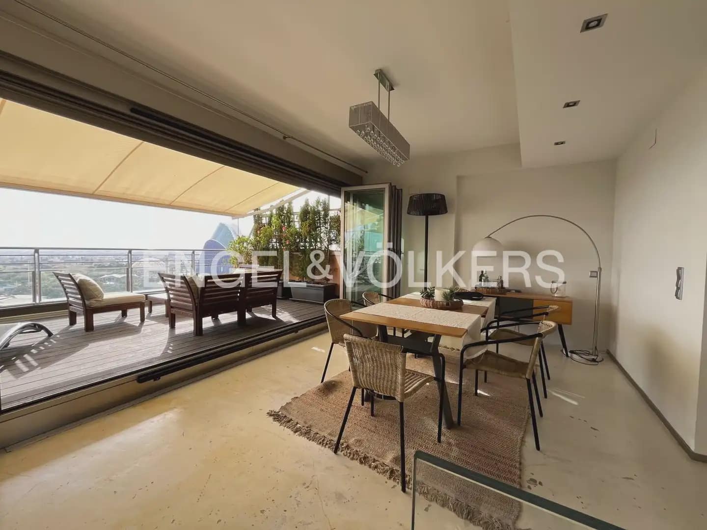 2 bedroom Penthouse for rent in Valencia city - € 4,500 (Ref: 9898336)