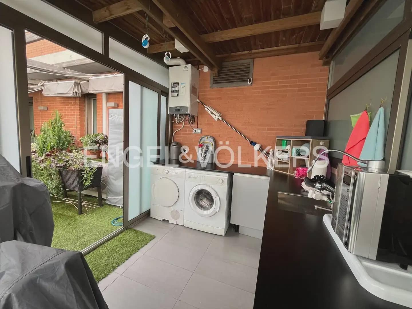 2 bedroom Penthouse for rent in Valencia city - € 4,500 (Ref: 9898336)