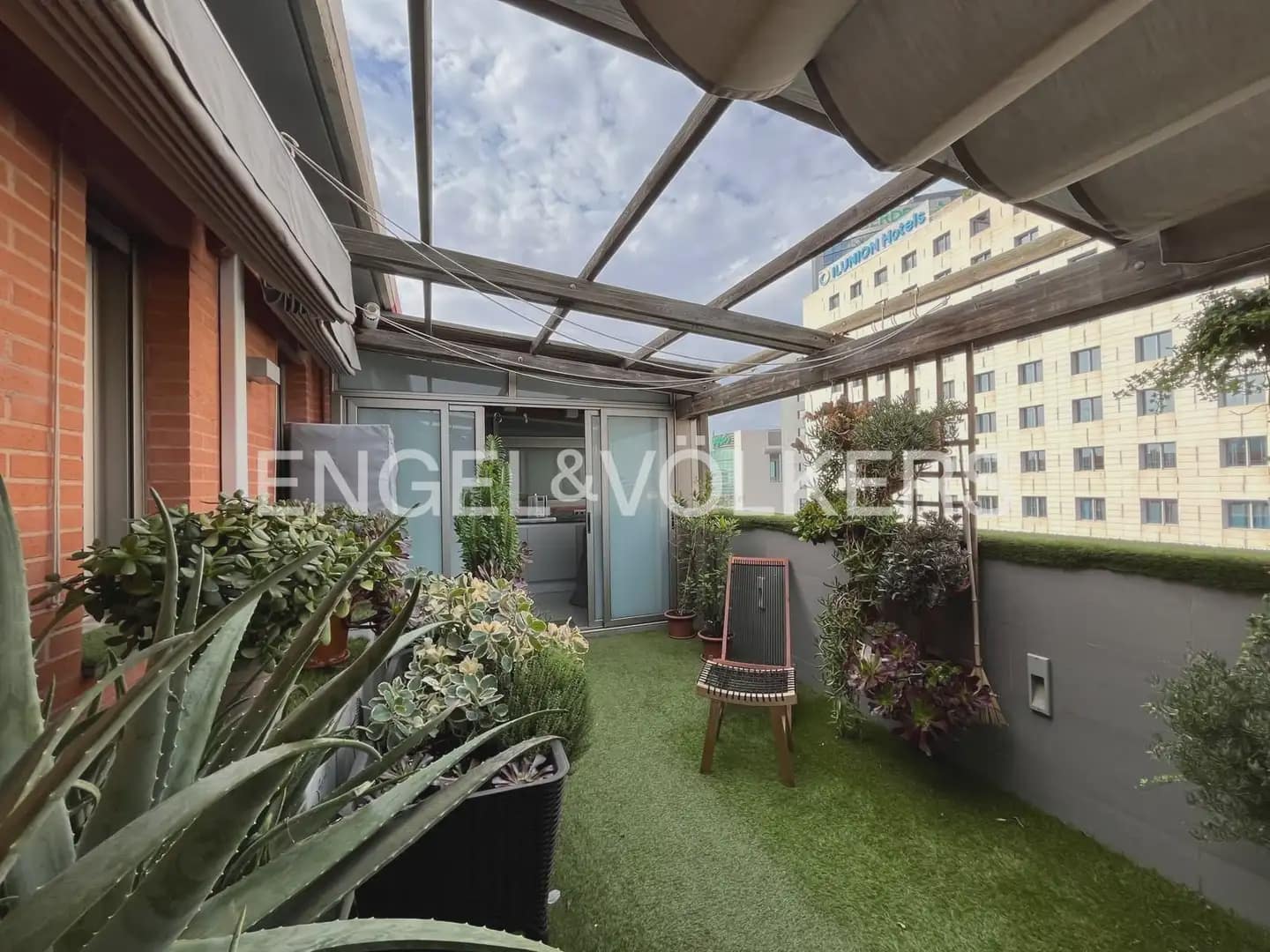 2 bedroom Penthouse for rent in Valencia city - € 4,500 (Ref: 9898336)