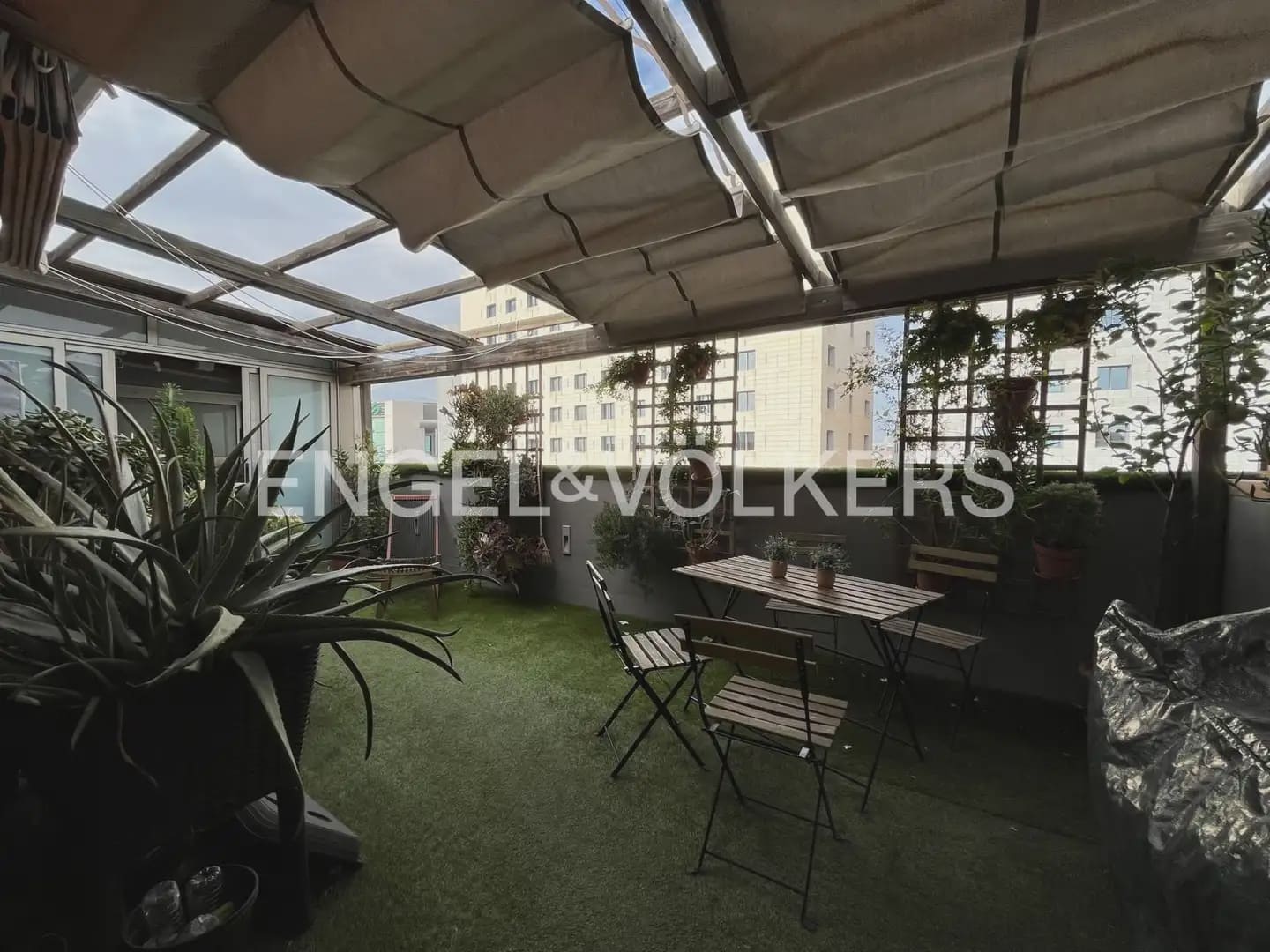 2 bedroom Penthouse for rent in Valencia city - € 4,500 (Ref: 9898336)