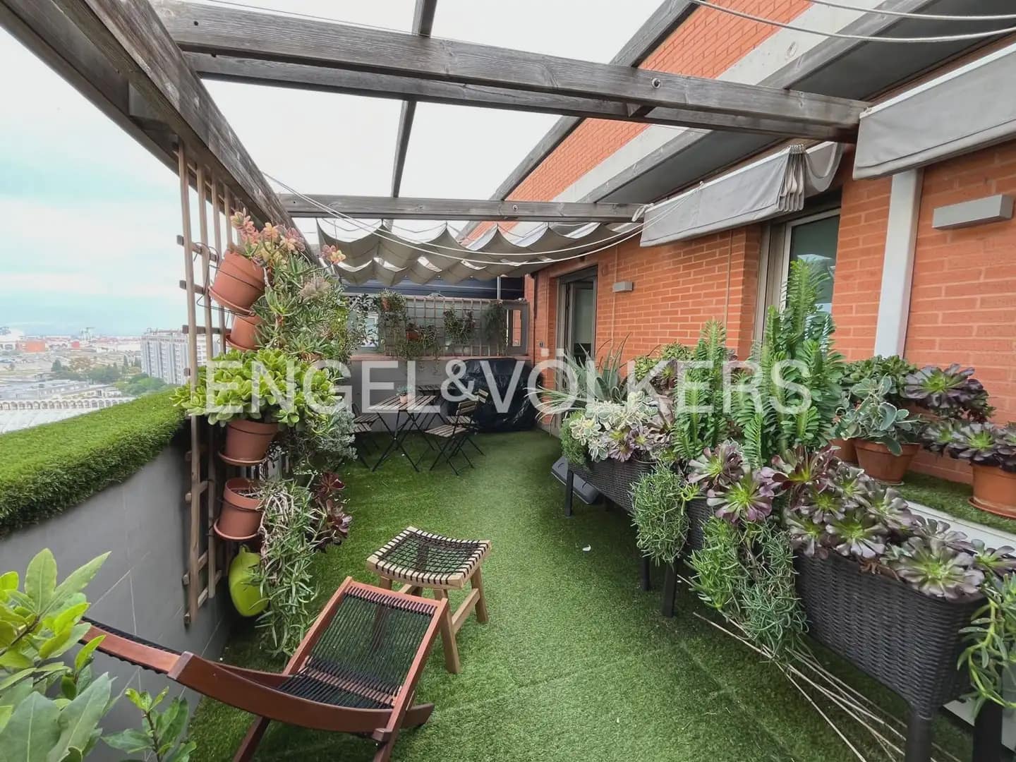2 bedroom Penthouse for rent in Valencia city - € 4,500 (Ref: 9898336)