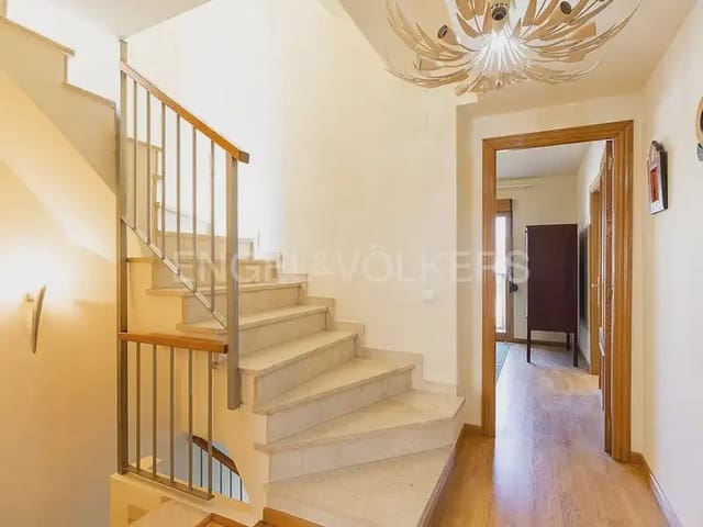 3 bedroom Villa for rent in Chiva with garage - € 1,750 (Ref: 9898337)