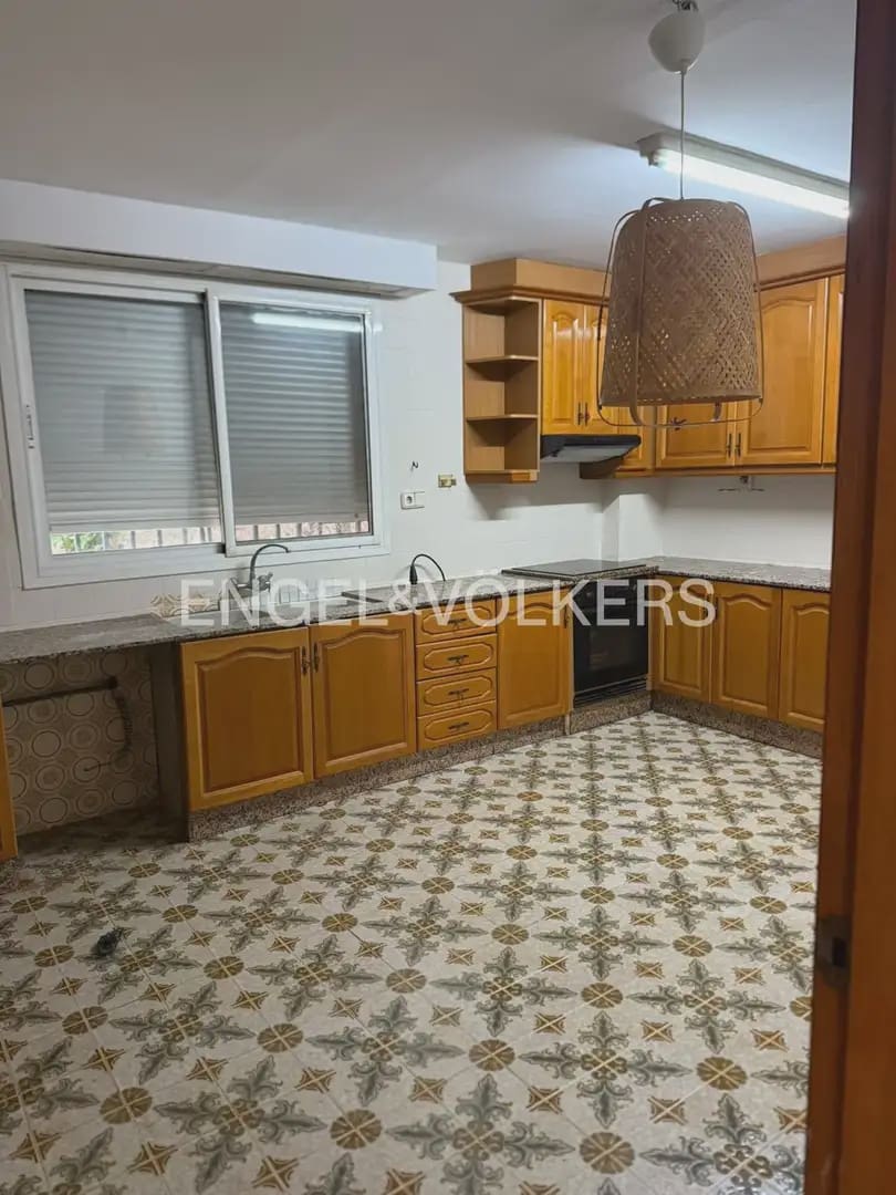 4 bedroom Villa for rent in Paterna with pool - € 3,000 (Ref: 9898338)