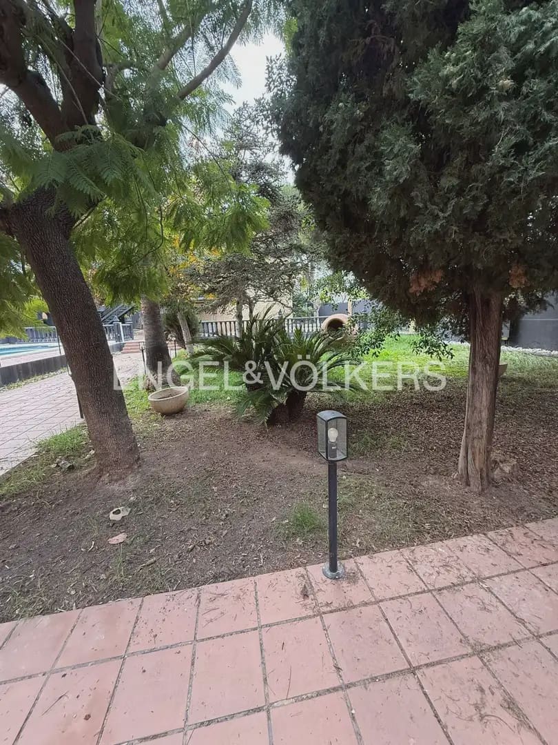 4 bedroom Villa for rent in Paterna with pool - € 3,000 (Ref: 9898338)