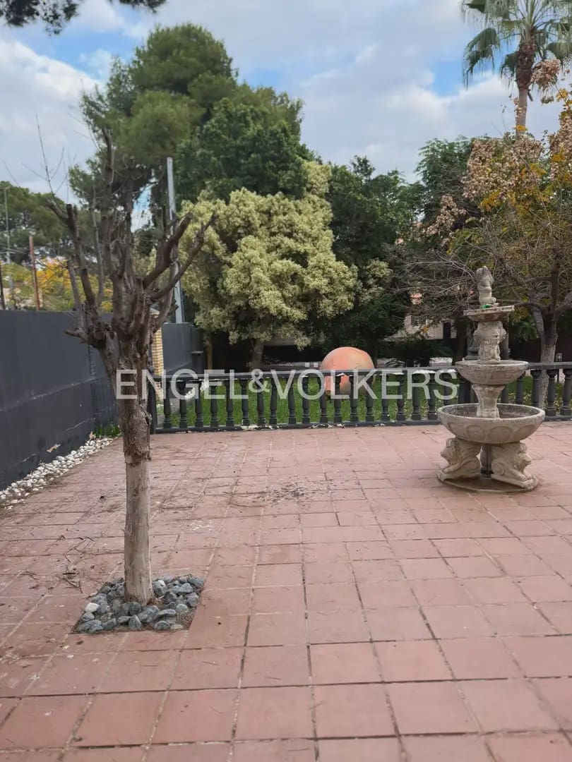 4 bedroom Villa for rent in Paterna with pool - € 3,000 (Ref: 9898338)