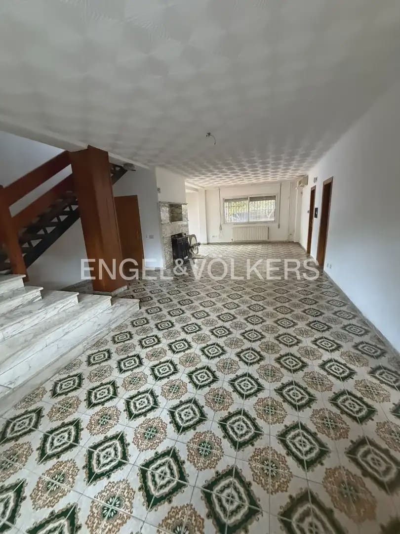 4 bedroom Villa for rent in Paterna with pool - € 3,000 (Ref: 9898338)