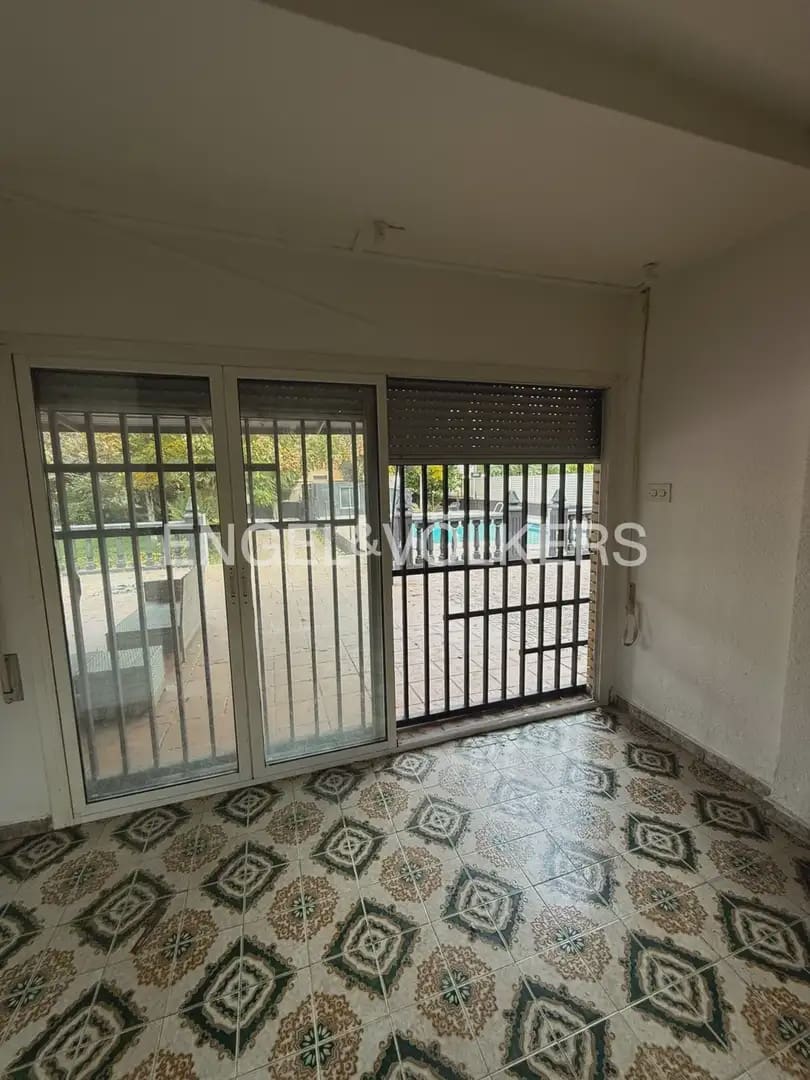 4 bedroom Villa for rent in Paterna with pool - € 3,000 (Ref: 9898338)