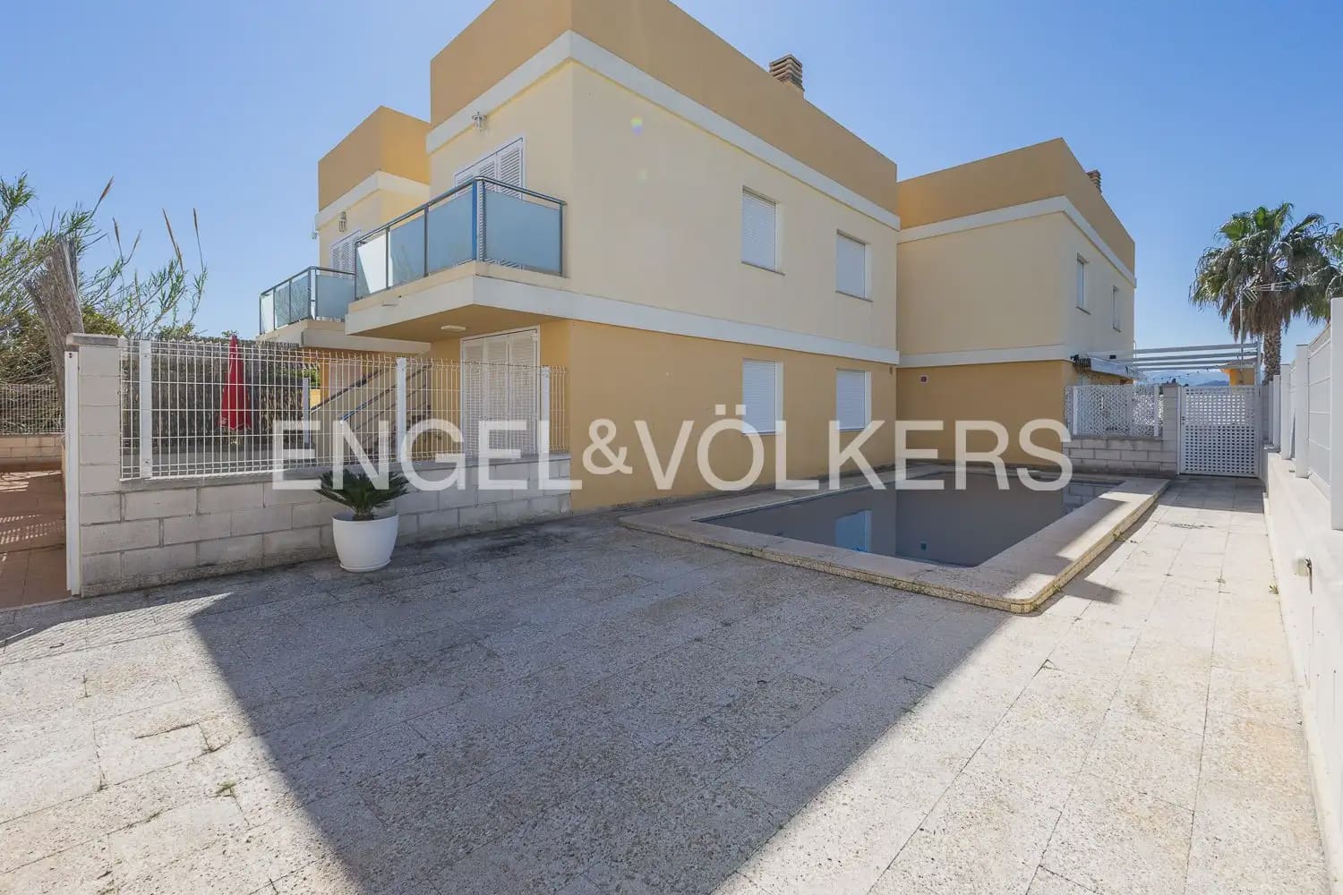 2 quarto Casa em Banda para venda em Oliva com piscina garagem - 215 000 € (Ref: 9898339)