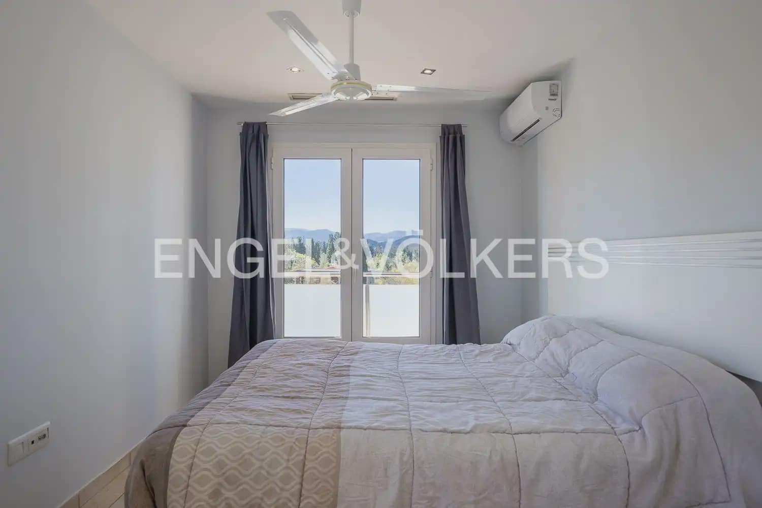 2 quarto Casa em Banda para venda em Oliva com piscina garagem - 215 000 € (Ref: 9898339)