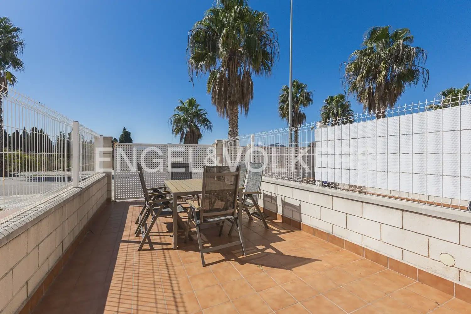 2 quarto Casa em Banda para venda em Oliva com piscina garagem - 215 000 € (Ref: 9898339)