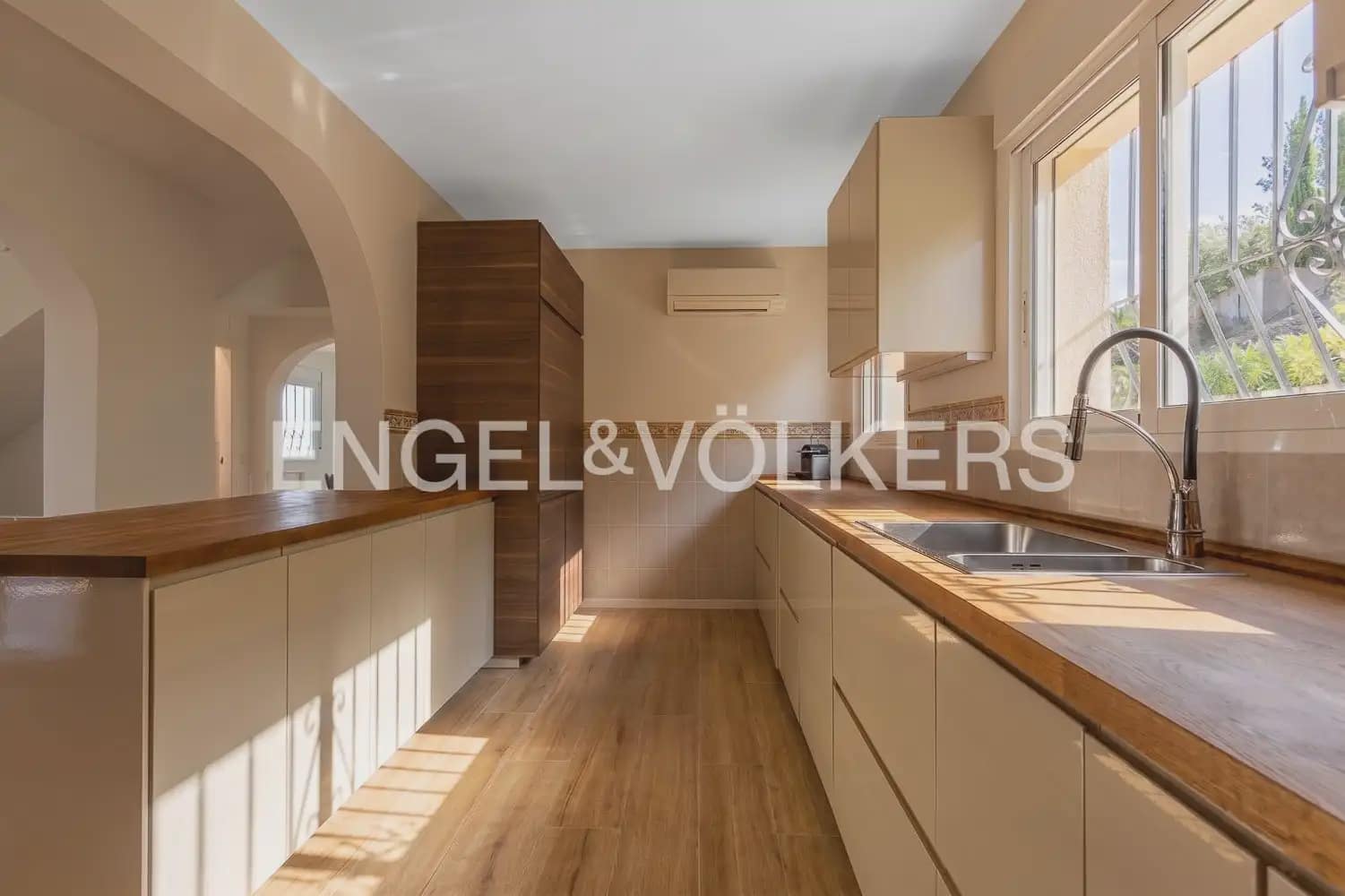4 bedroom Villa for sale in Pedreguer with pool garage - € 645,000 (Ref: 9898341)