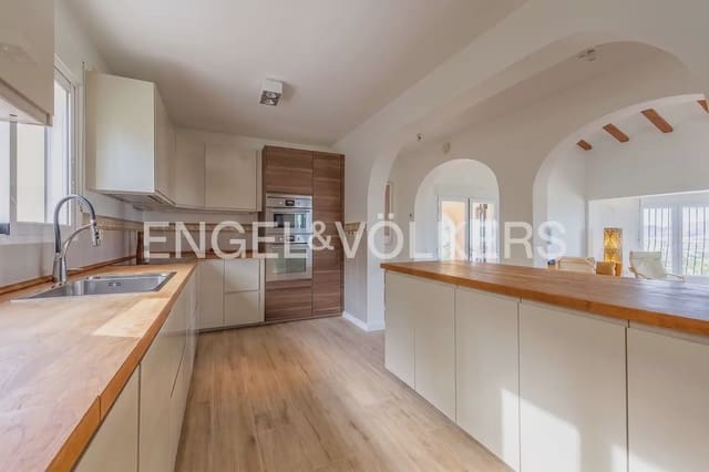 4 soveværelse Villa til salg i Pedreguer med swimmingpool garage - € 645.000 (Ref: 9898341)