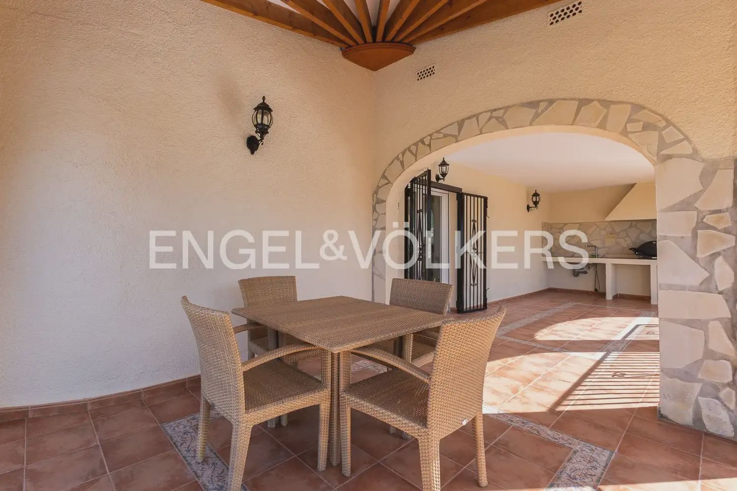 4 bedroom Villa for sale in Pedreguer with pool garage - € 645,000 (Ref: 9898341)