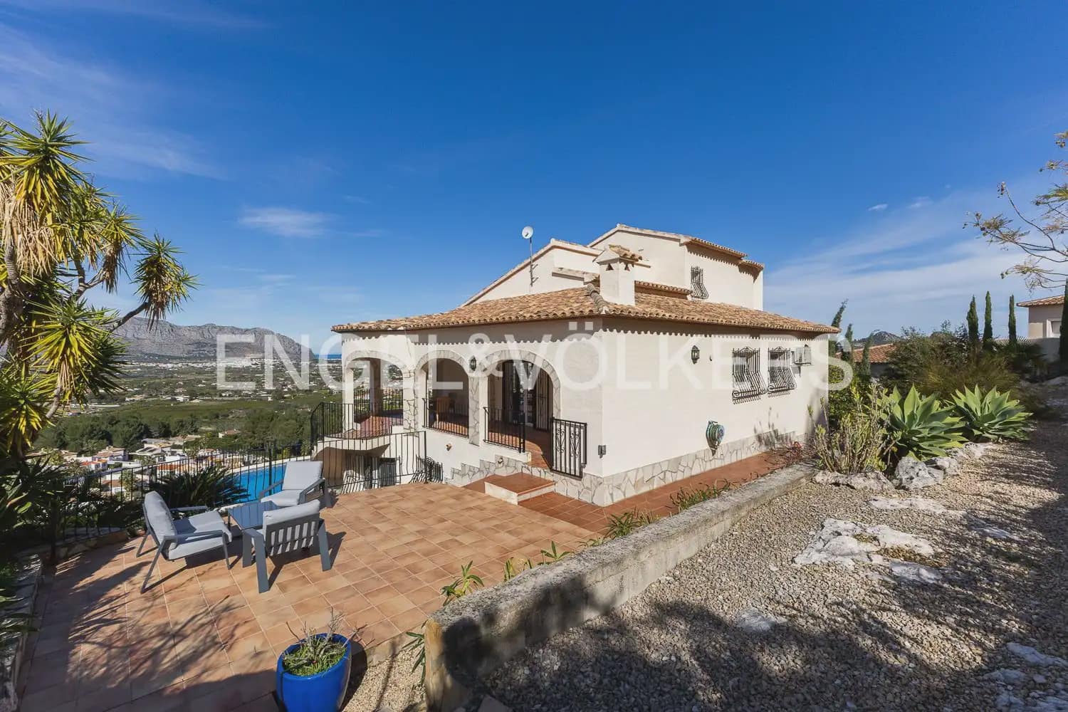 4 bedroom Villa for sale in Pedreguer with pool garage - € 645,000 (Ref: 9898341)