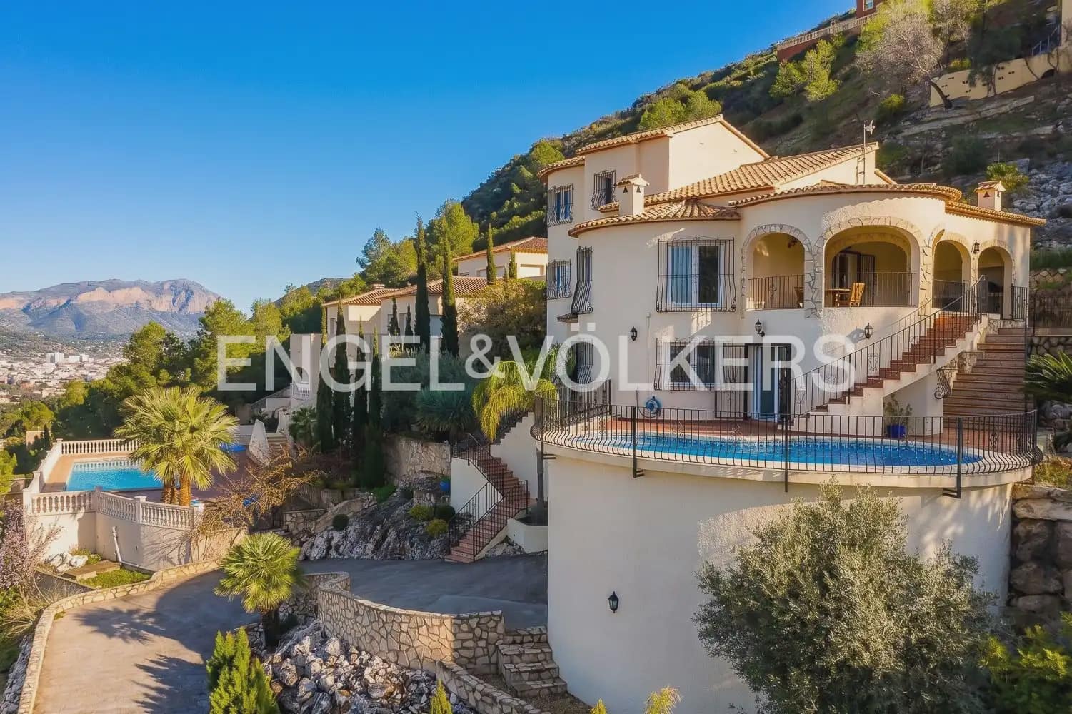 4 bedroom Villa for sale in Pedreguer with pool garage - € 645,000 (Ref: 9898341)