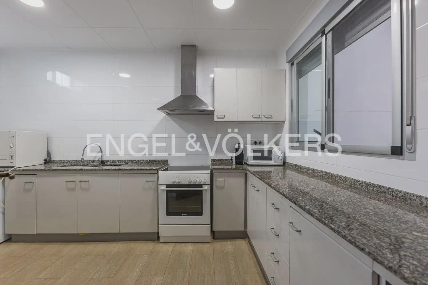 3 bedroom Beach Apartment for sale in Gandia with garage - € 325,000 (Ref: 9898342)
