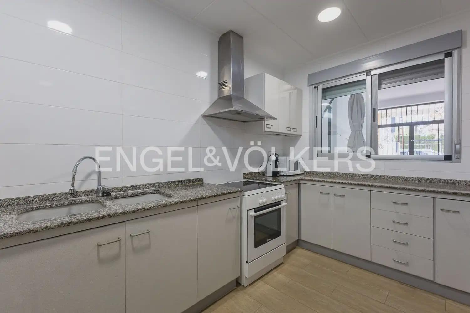 3 bedroom Beach Apartment for sale in Gandia with garage - € 325,000 (Ref: 9898342)