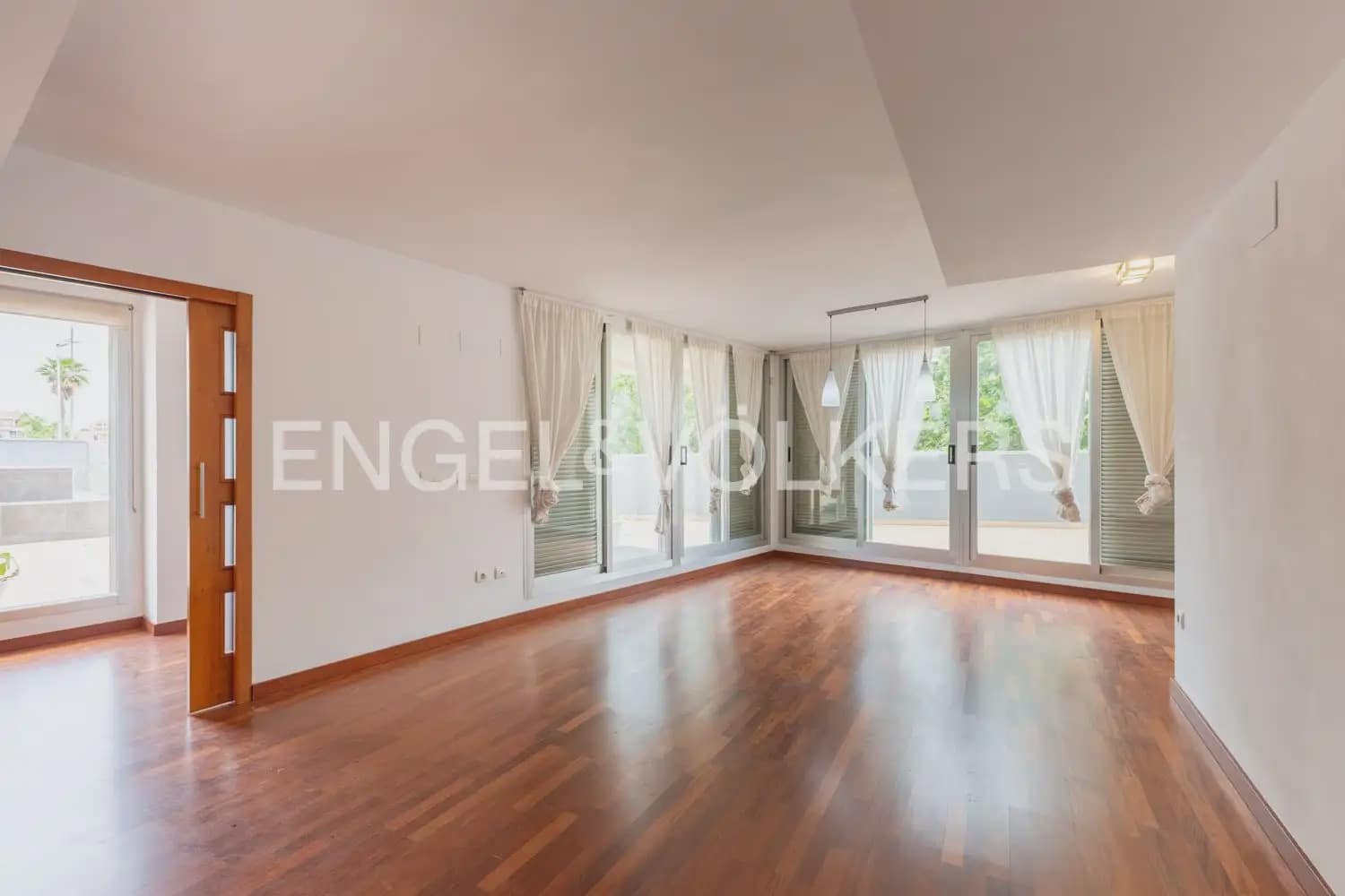 4 Zimmer Apartment zu verkaufen in Valencia Stadt mit Pool Garage - 670.000 € (Ref: 9898343)