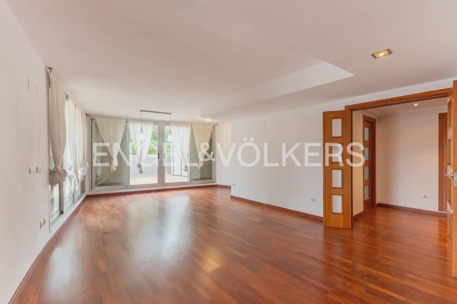 4 Zimmer Apartment zu verkaufen in Valencia Stadt mit Pool Garage - 670.000 € (Ref: 9898343)