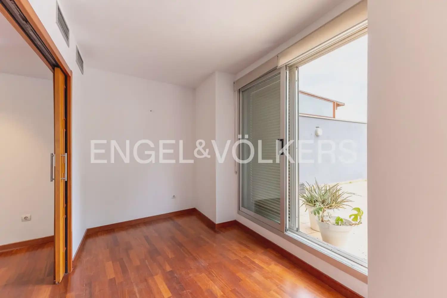 4 Zimmer Apartment zu verkaufen in Valencia Stadt mit Pool Garage - 670.000 € (Ref: 9898343)