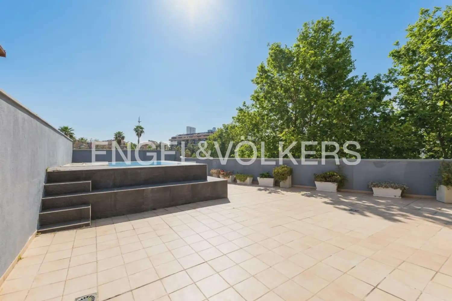 4 Zimmer Apartment zu verkaufen in Valencia Stadt mit Pool Garage - 670.000 € (Ref: 9898343)