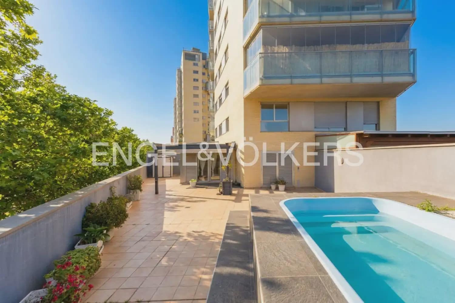 4 Zimmer Apartment zu verkaufen in Valencia Stadt mit Pool Garage - 670.000 € (Ref: 9898343)