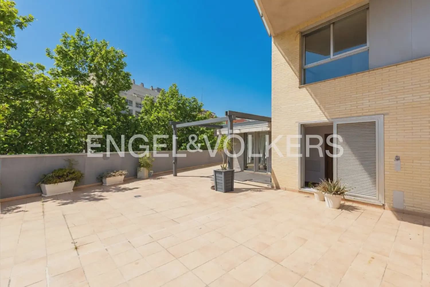 4 Zimmer Apartment zu verkaufen in Valencia Stadt mit Pool Garage - 670.000 € (Ref: 9898343)