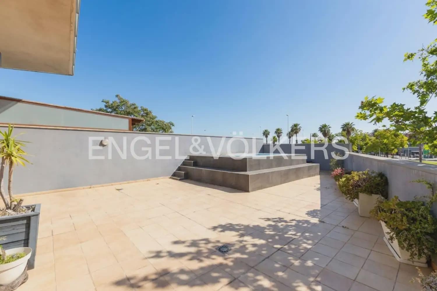 4 Zimmer Apartment zu verkaufen in Valencia Stadt mit Pool Garage - 670.000 € (Ref: 9898343)