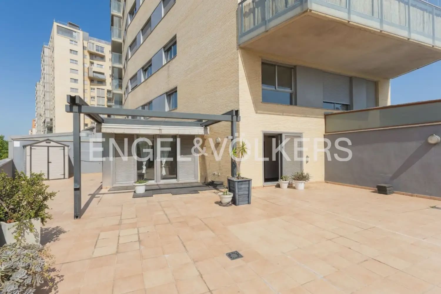 4 Zimmer Apartment zu verkaufen in Valencia Stadt mit Pool Garage - 670.000 € (Ref: 9898343)