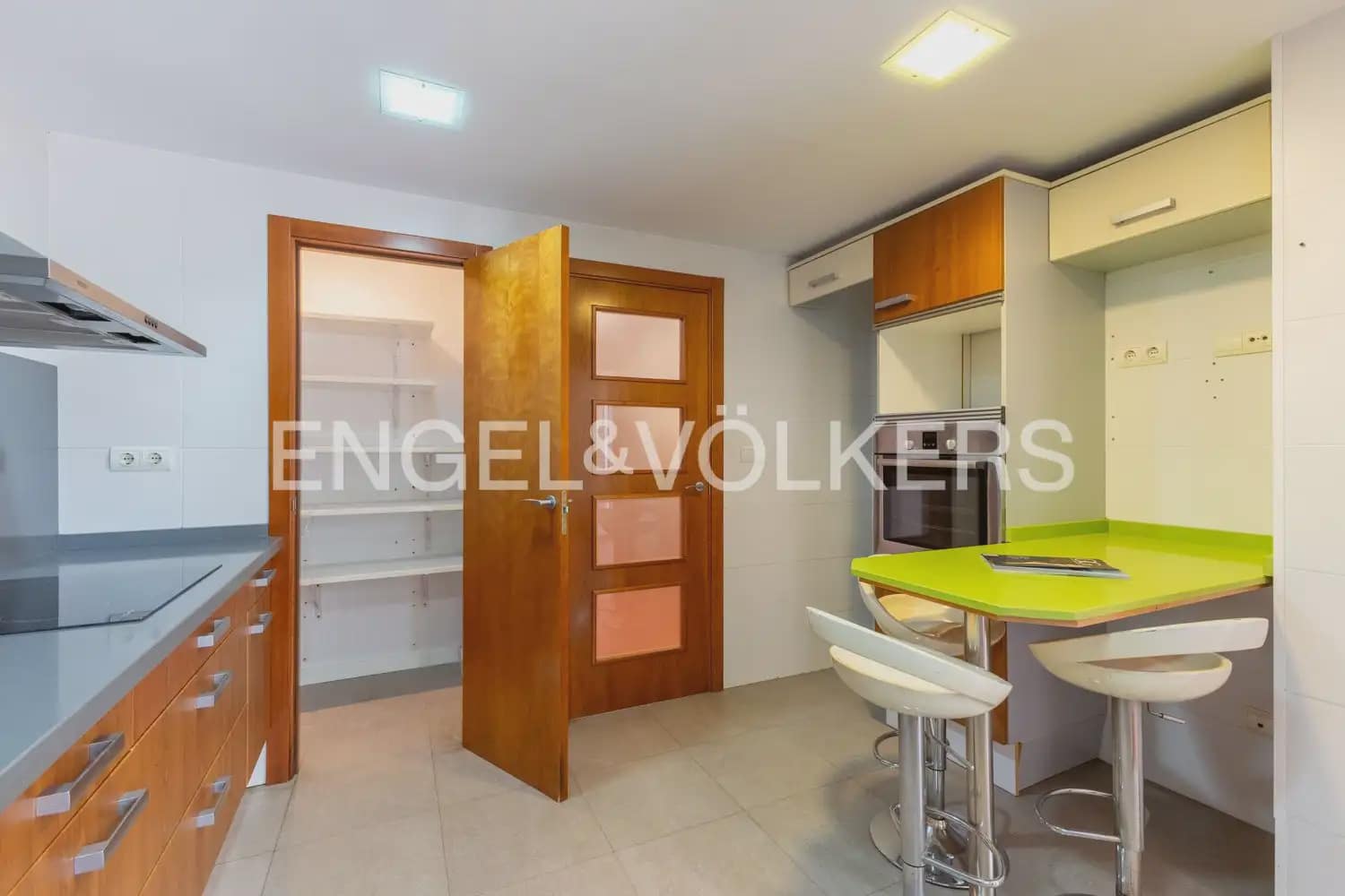 4 Zimmer Apartment zu verkaufen in Valencia Stadt mit Pool Garage - 670.000 € (Ref: 9898343)